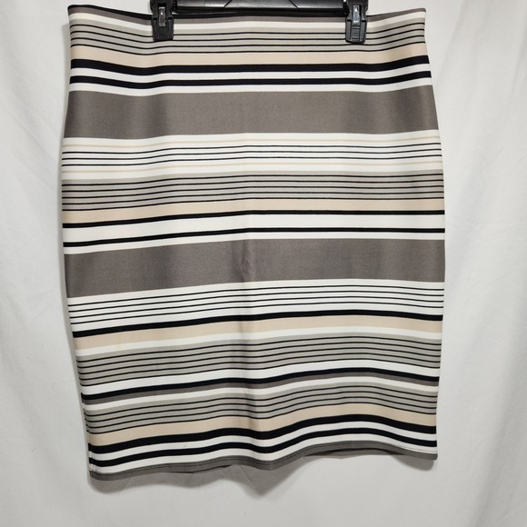 NYCC Dresses & Skirts - NYCC Womens Skirt Beige/ BlackStriped Knee Length Pencil Pull On Slit‎